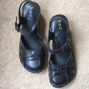 Black closed-toe B.O.C sandals